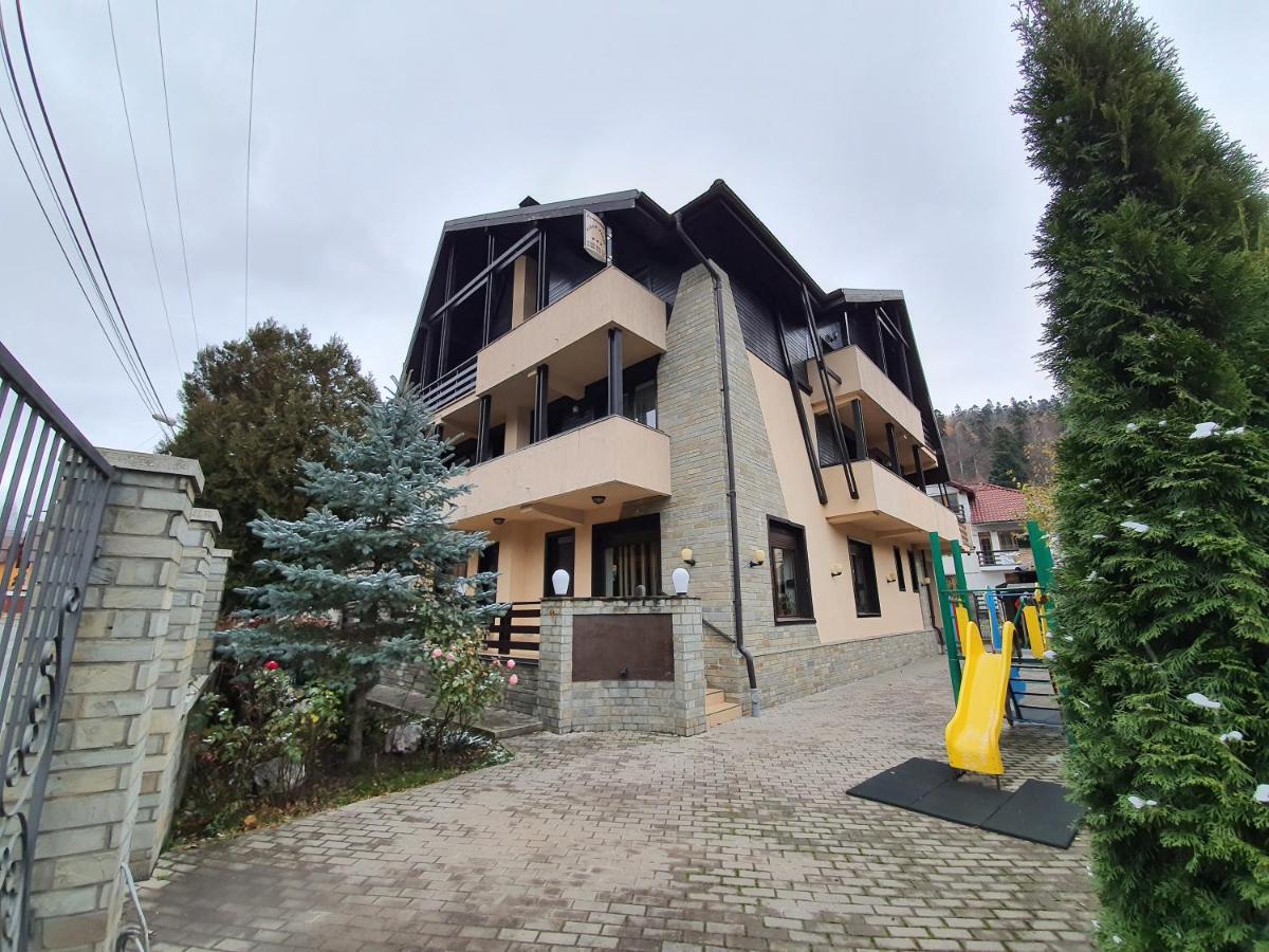 בוסטאני Pensiunea Public House מראה חיצוני תמונה