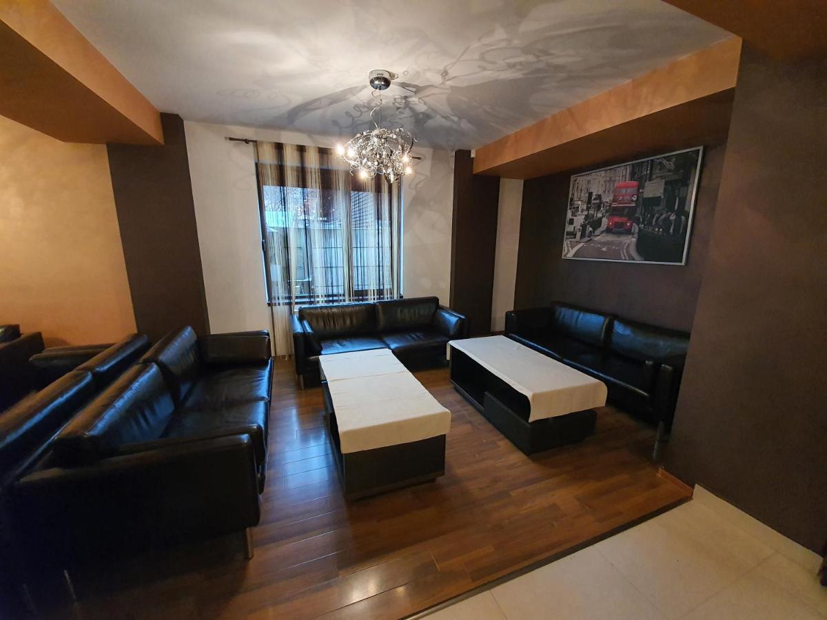 בוסטאני Pensiunea Public House מראה חיצוני תמונה